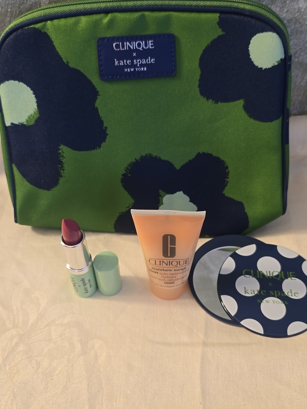 Clinique x Kate Spade Cosmetic Bag, Mirror, Lipstick & Moisture Surge New - Picture 8 of 8